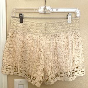 Full Tilt cream/beige crochet shorts size M